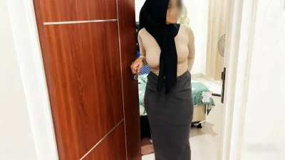 My friend’s mother’s plump hijab is very seductive